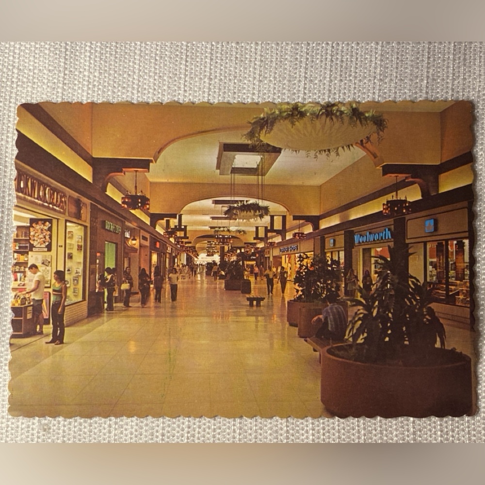 Set of 3 Vintage 1960s Postcards Lombard St, Fashion Fair Mall & The Mayo Clinic